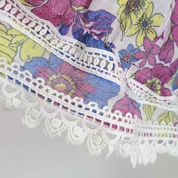 *NWT* AGB Floral Lightweight Top w/Lace Detailing, size 3X - Picture 4 of 8